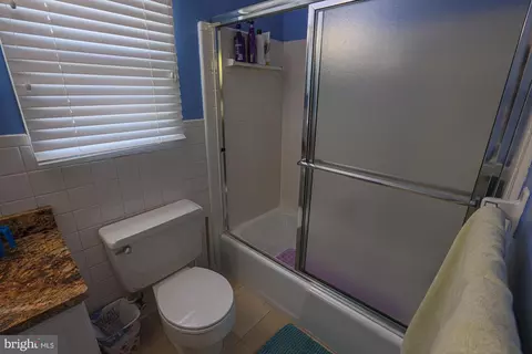 Bath - 2518 Willow Glen Dr, Baltimore, MD 21209 photo 3 of 5