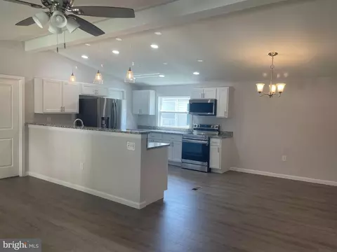 609 Tee Jay Ln, Dundalk, MD 21222 photo 2