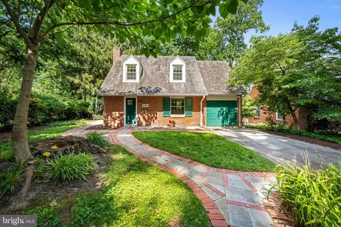 900 Adana Rd, Pikesville, MD 21208