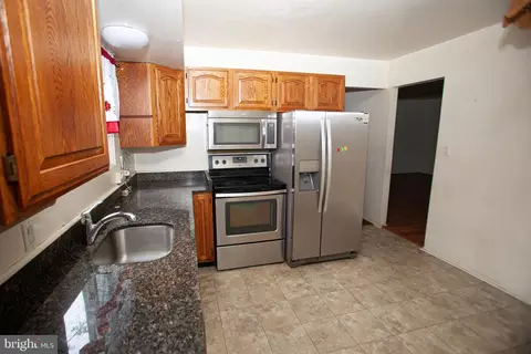 7208 Chamberlain Rd, Windsor Mill, MD 21244 photo 8
