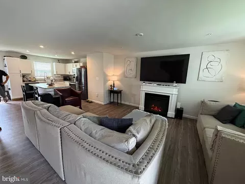 108 Shiningfield Ct, Middle River, MD 21220 photo 2