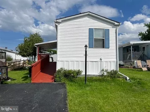 10025 Crane Ln, Middle River, MD 21220 photo 2