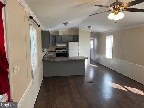 10025 Crane Ln, Middle River, MD 21220 photo 8