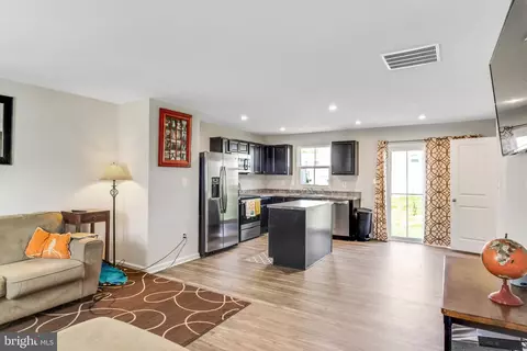 10005 Clairview Ln, Middle River, MD 21220 photo 3