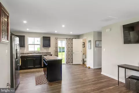 10005 Clairview Ln, Middle River, MD 21220 photo 4