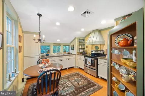 Kitchen - 13704 Bardon Rd, Phoenix, MD 21131 photo 3 of 3
