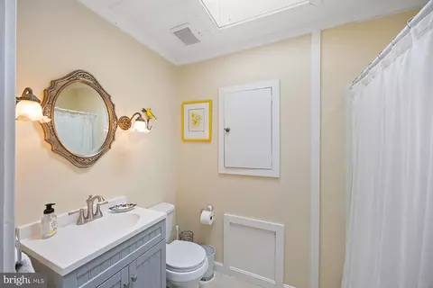 Bath - 13704 Bardon Rd, Phoenix, MD 21131 photo 3 of 4