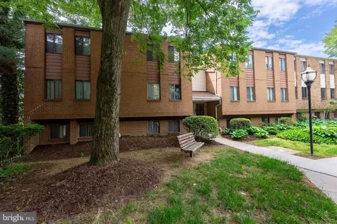 9 Windblown Ct #301, Baltimore, MD 21209 photo 2