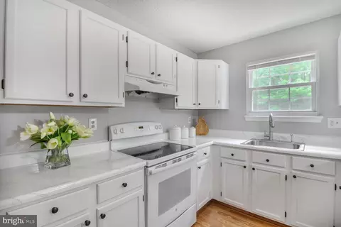 Kitchen - 4095 Rustico Rd, Middle River, MD 21220 photo 2 of 4
