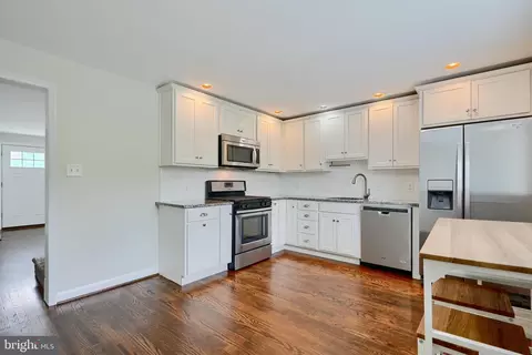 Kitchen - 2208 Searles Rd, Dundalk, MD 21222 photo 2 of 5