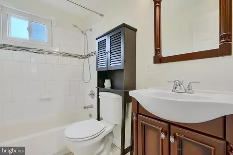 Bath - 2208 Searles Rd, Dundalk, MD 21222 photo 2 of 4