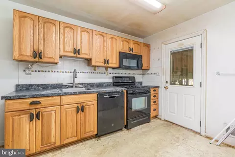 2137 Cockspur Rd, Middle River, MD 21220 photo 8