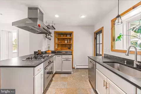 Kitchen - 822 E Joppa Rd, Towson, MD 21286 photo 2 of 3