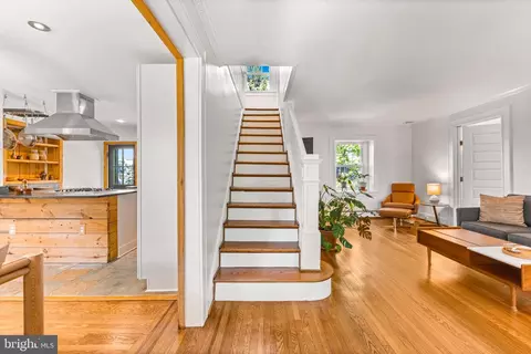 Entry Way - 822 E Joppa Rd, Towson, MD 21286 photo 2 of 6