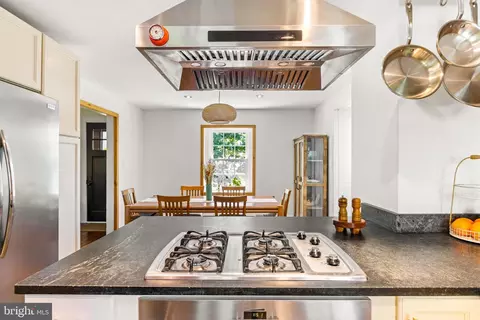 Kitchen - 822 E Joppa Rd, Towson, MD 21286 photo 3 of 3