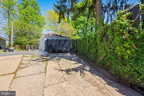 Exterior - 822 E Joppa Rd, Towson, MD 21286 photo 7 of 10