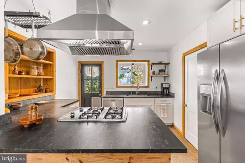 Kitchen - 822 E Joppa Rd, Towson, MD 21286 photo 1 of 3