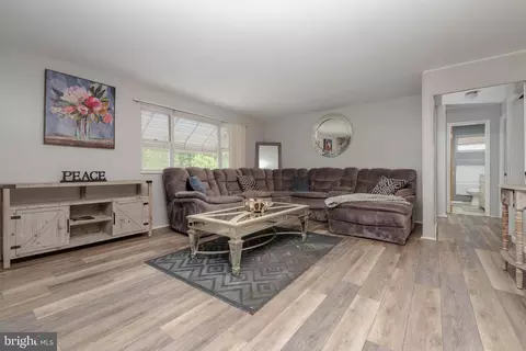 Living - 5513 Daybreak Ter, Baltimore, MD 21206 photo 1 of 1