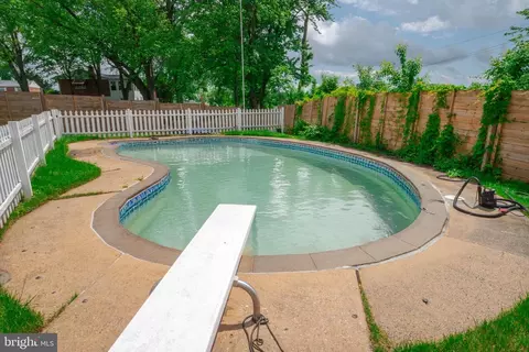 Exterior - 5513 Daybreak Ter, Baltimore, MD 21206 photo 6 of 8