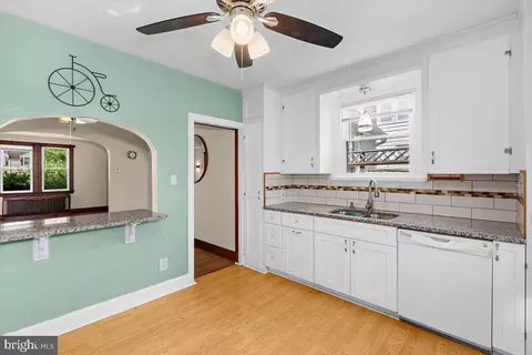 Kitchen - 1209 Maiden Choice Ln, Baltimore, MD 21229 photo 3 of 5