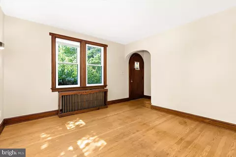Living - 1209 Maiden Choice Ln, Baltimore, MD 21229 photo 3 of 6