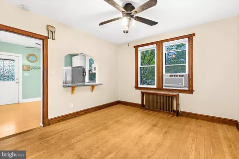 Living - 1209 Maiden Choice Ln, Baltimore, MD 21229 photo 4 of 6