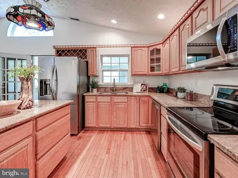 Kitchen - 7306 Waldman Ave, Sparrows Point, MD 21219 photo 4 of 6
