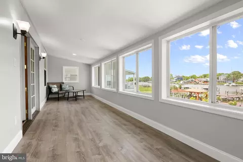 Entry Way - 7306 Waldman Ave, Sparrows Point, MD 21219 photo 4 of 4