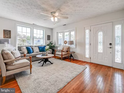 Entry Way - 7306 Waldman Ave, Sparrows Point, MD 21219 photo 1 of 4