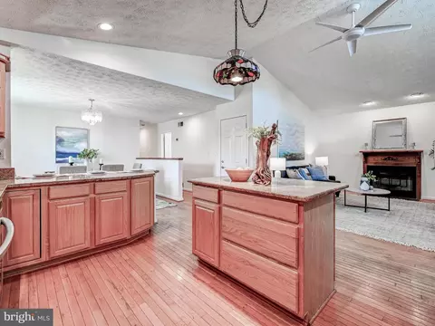 Kitchen - 7306 Waldman Ave, Sparrows Point, MD 21219 photo 5 of 6