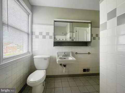 Bath - 406 Overview Ave, Baltimore, MD 21224 photo 1 of 2