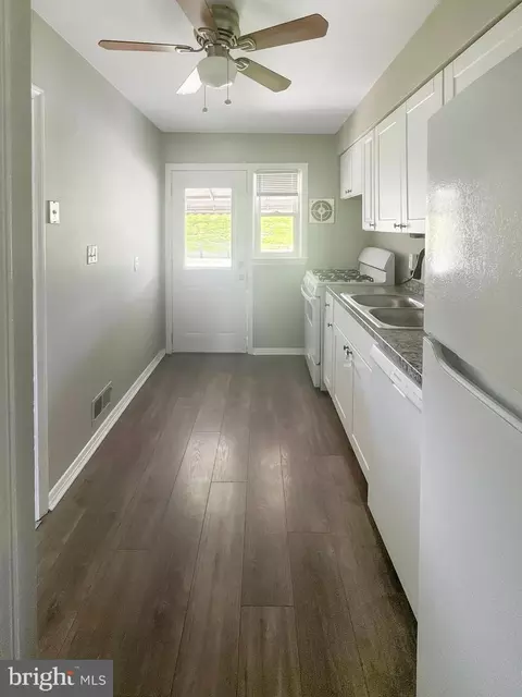 Entry Way - 406 Overview Ave, Baltimore, MD 21224 photo 1 of 1