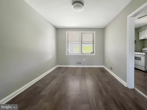 Living - 406 Overview Ave, Baltimore, MD 21224 photo 4 of 5