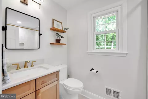 Bath - 5501 Williams Rd, Hydes, MD 21082 photo 7 of 9