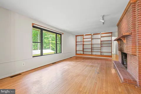 Living - 4202 Green Glade Rd, Phoenix, MD 21131 photo 4 of 10