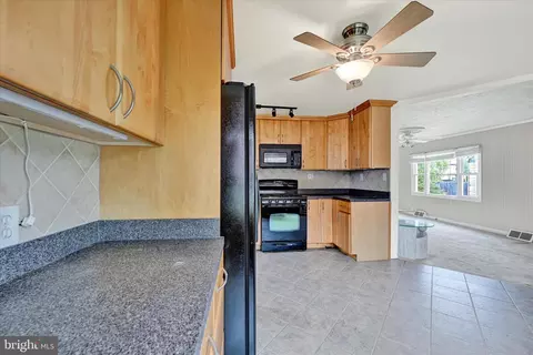 Kitchen - 2622 Sparrows Point Rd, Sparrows Point, MD 21219 photo 3 of 3