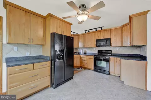 Kitchen - 2622 Sparrows Point Rd, Sparrows Point, MD 21219 photo 1 of 3