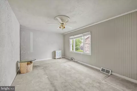 Living - 2622 Sparrows Point Rd, Sparrows Point, MD 21219 photo 1 of 2