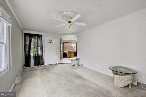 Living - 2622 Sparrows Point Rd, Sparrows Point, MD 21219 photo 2 of 2