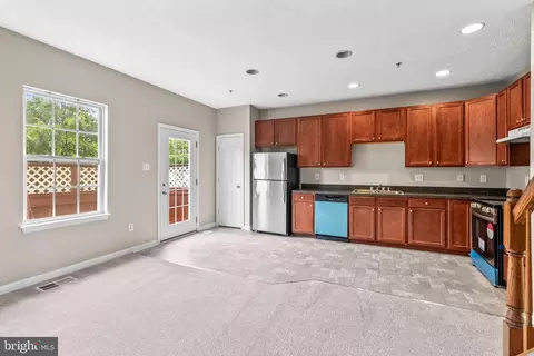 Living - 9711 Luguna Rd, Middle River, MD 21220 photo 10 of 10