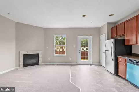 Living - 9711 Luguna Rd, Middle River, MD 21220 photo 7 of 10