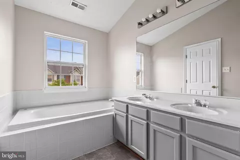 Bath - 9711 Luguna Rd, Middle River, MD 21220 photo 2 of 3