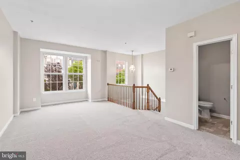 Living - 9711 Luguna Rd, Middle River, MD 21220 photo 4 of 10