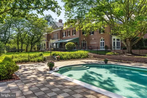 16 Merry Hill Ct, Pikesville, MD 21208