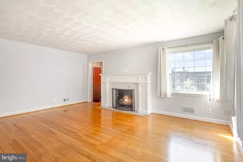 Living - 3912 E Joppa Rd, Nottingham, MD 21236 photo 4 of 7