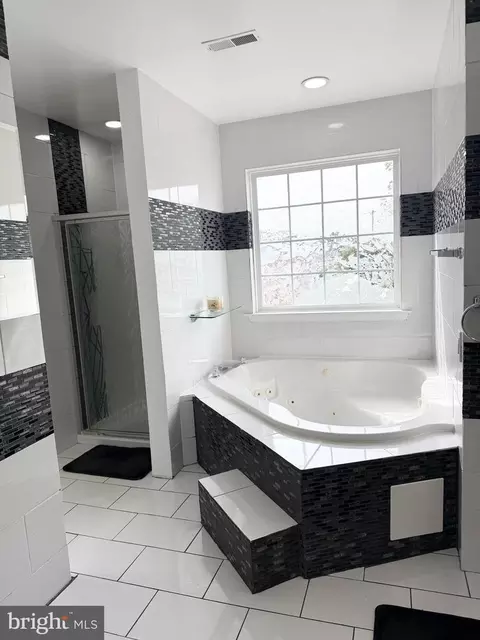 Bath - 10 Karendale Ct, Windsor Mill, MD 21244 photo 4 of 5