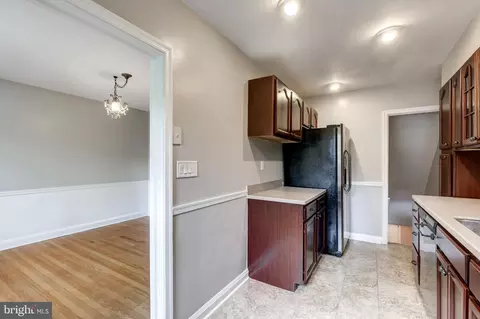 Entry Way - 202 Brandon Rd, Baltimore, MD 21212 photo 2 of 5