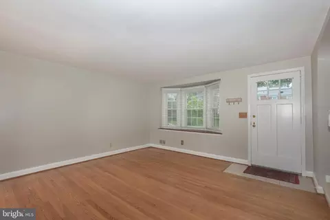 Living - 202 Brandon Rd, Baltimore, MD 21212 photo 3 of 4