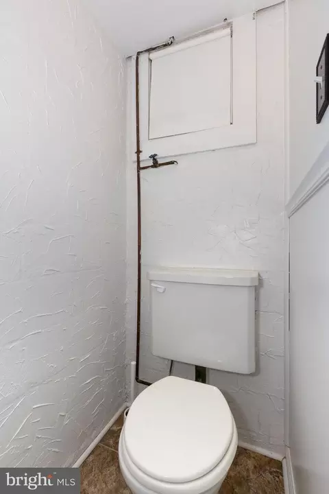 Bath - 202 Brandon Rd, Baltimore, MD 21212 photo 2 of 2