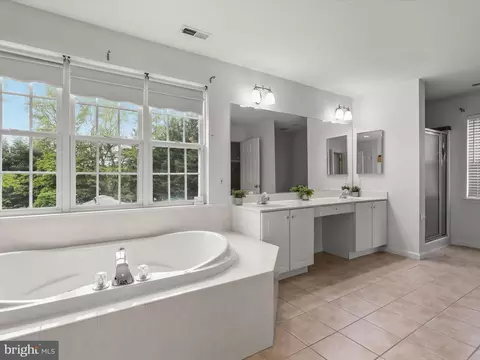 Bath - 5 Caitlins Ct, Windsor Mill, MD 21244 photo 2 of 7